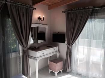 Erythros Boutique Hotel Ildir エクステリア 写真